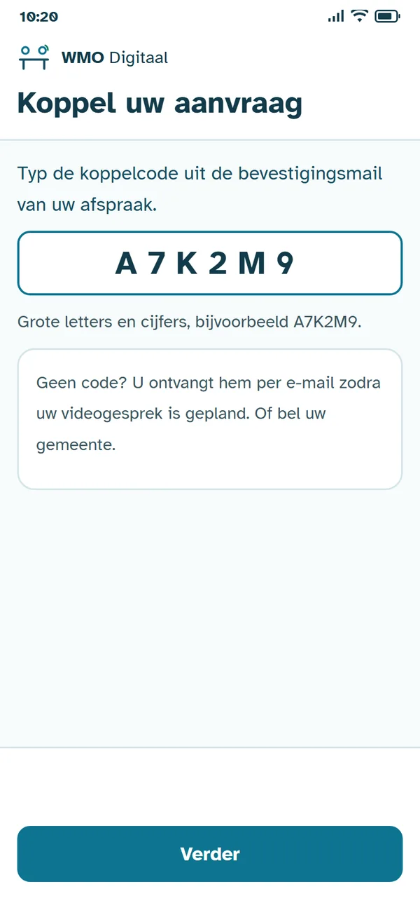 App-scherm 'Koppel uw aanvraag' met de koppelcode A7K2M9 in een groot invoerveld.